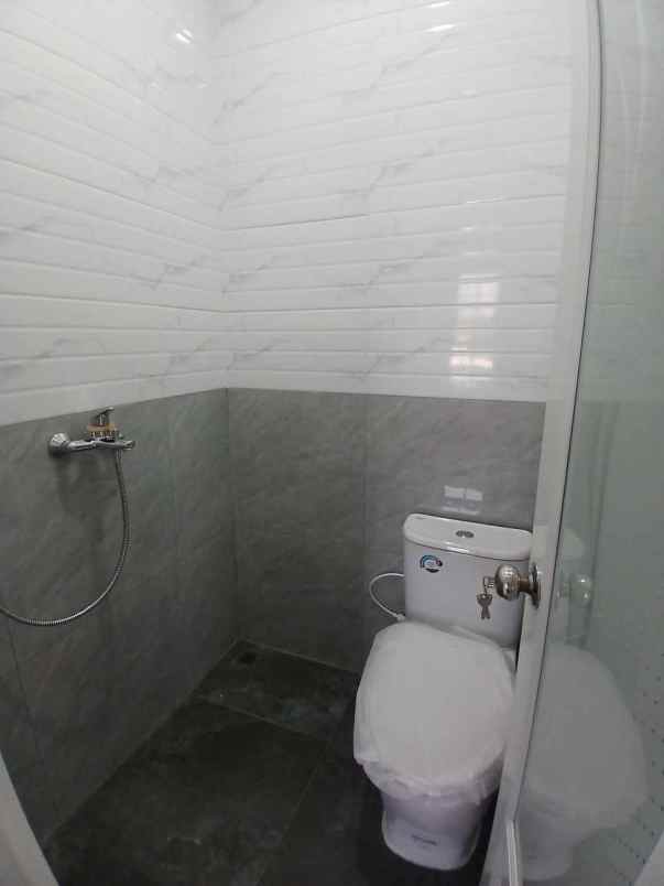 dijual rumah kav ui barat