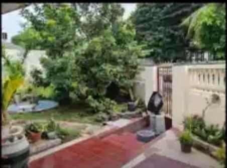 dijual rumah kayu putih