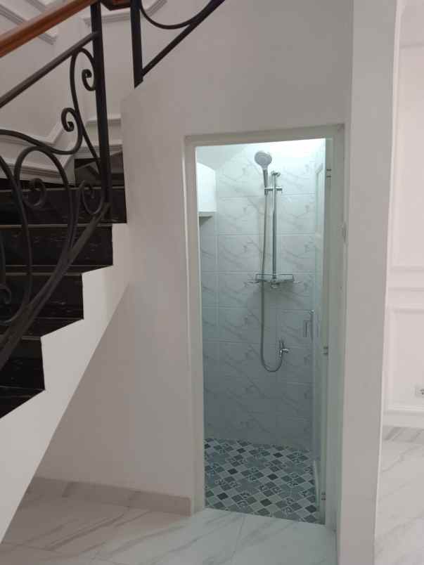 dijual rumah kebagusan