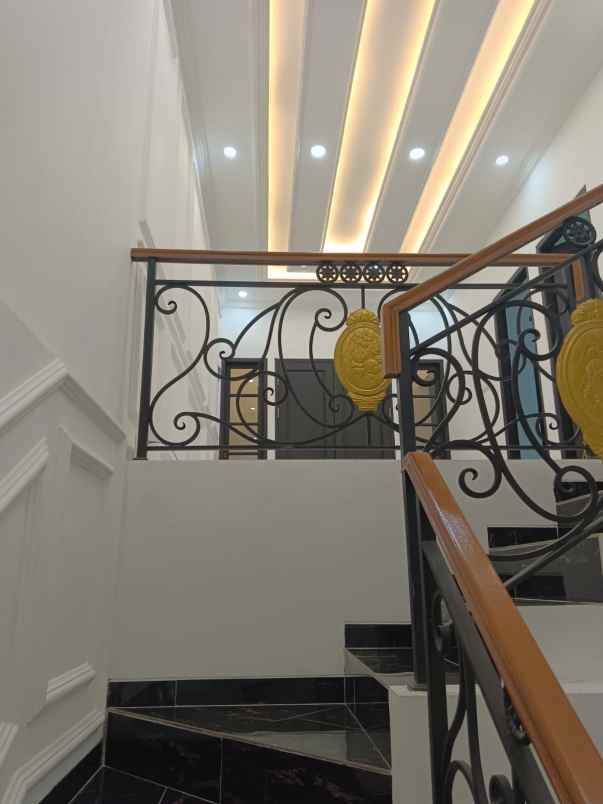 dijual rumah kebagusan