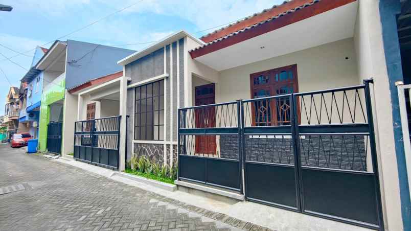 dijual rumah kebonsari