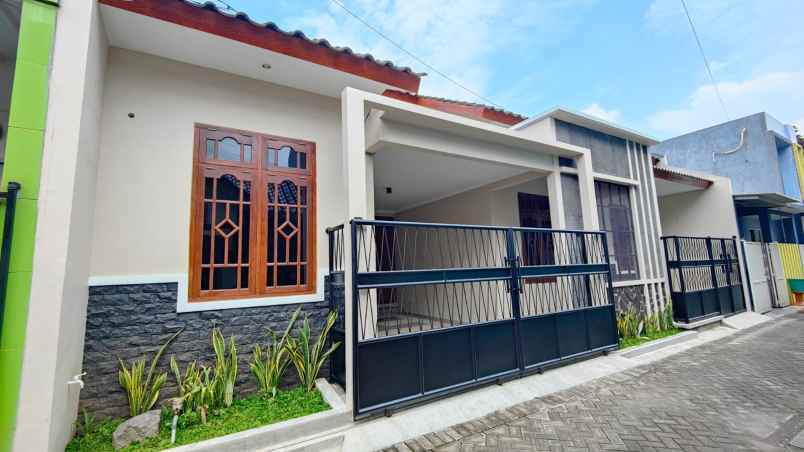 dijual rumah kebonsari