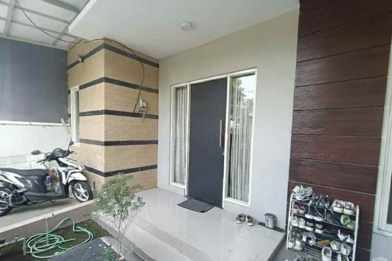 dijual rumah kebraon