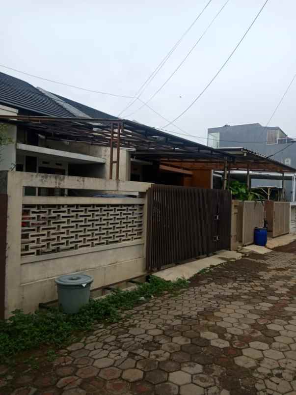 dijual rumah kec parongpong