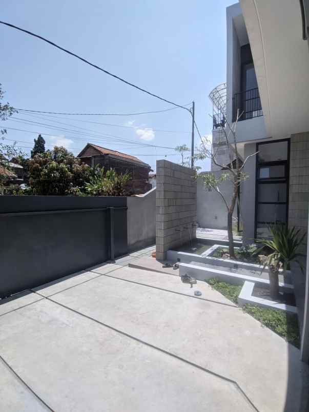 dijual rumah kiaracondong