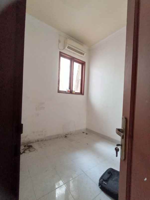 dijual rumah komp walikota gading