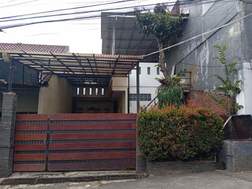 dijual rumah komplek artabahana cihanjuang