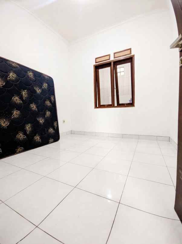 dijual rumah komplek ciganitri permai