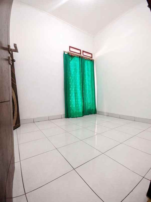 dijual rumah komplek ciganitri permai