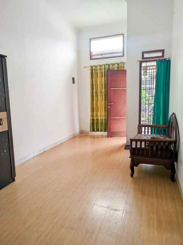 dijual rumah komplek ciganitri permai