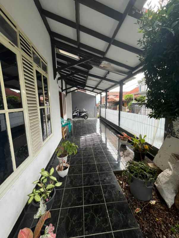 dijual rumah komplek cihanjuang