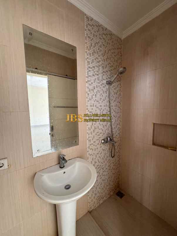 dijual rumah komplek citraland gama