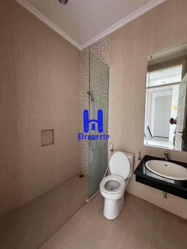 dijual rumah komplek citraland gama