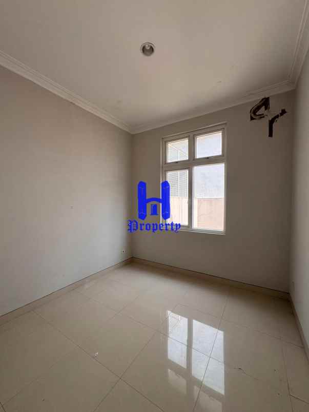dijual rumah komplek citraland gama