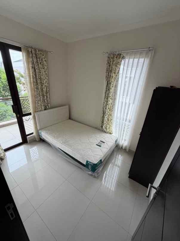 dijual rumah komplek elit podomoro park