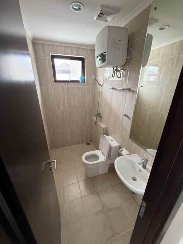 dijual rumah komplek elit podomoro park