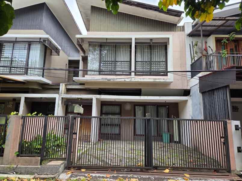 dijual rumah komplek golf arcamanik