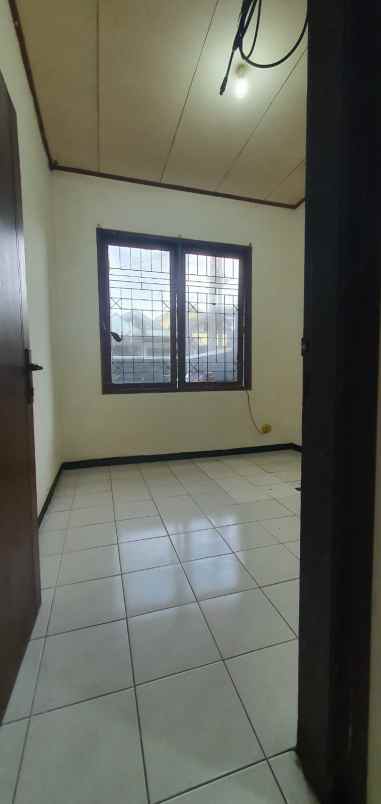 dijual rumah komplek kawaluyaan indah