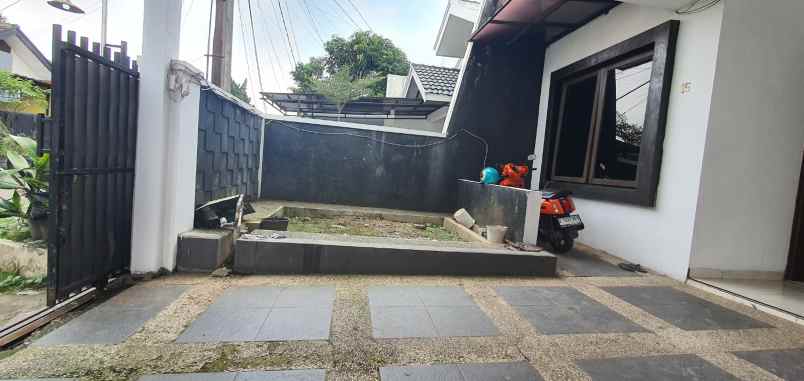 dijual rumah komplek kawaluyaan indah