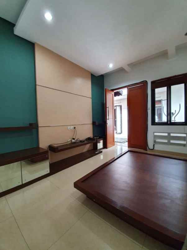 dijual rumah komplek pdk cireundeu