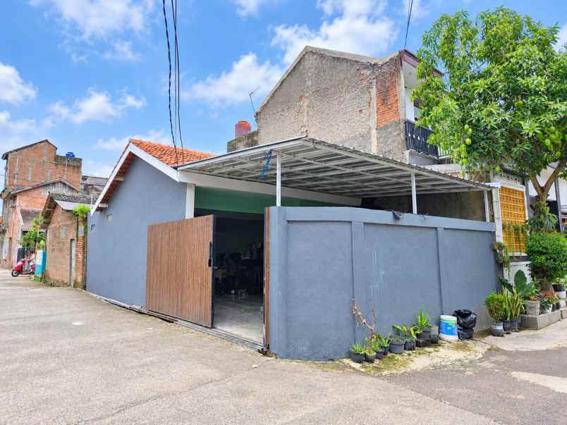 dijual rumah komplek permata biru