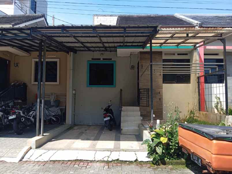 dijual rumah komplek sariwangi