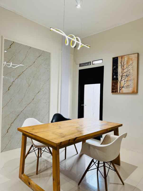 dijual rumah komplek sariwangi