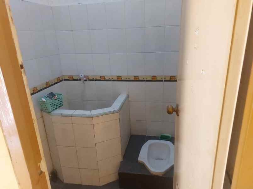 dijual rumah komplek sekneg blok v no 9