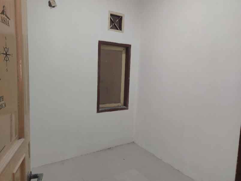 dijual rumah komplek sekneg blok v no 9