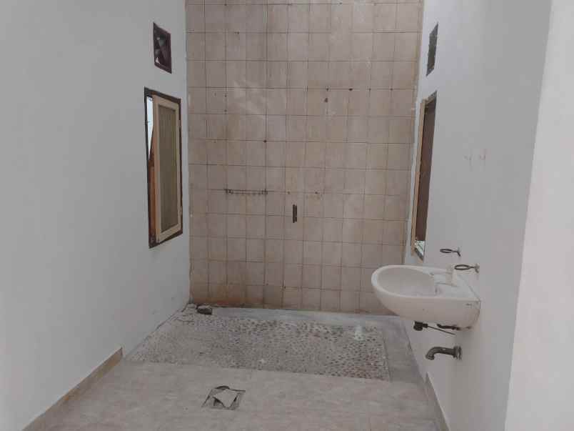 dijual rumah komplek sekneg blok v no 9
