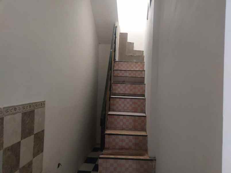 dijual rumah komplek sekneg blok v no 9