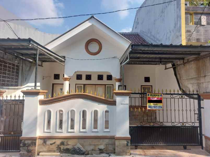 dijual rumah komplek sekneg blok v no 9