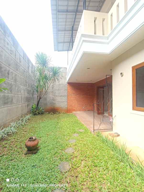 dijual rumah komplek vila cinere mas