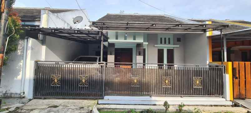 dijual rumah komplek villa sutera indah