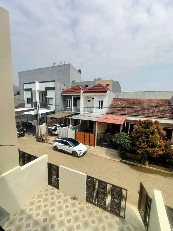dijual rumah kota harapan indah bekasi