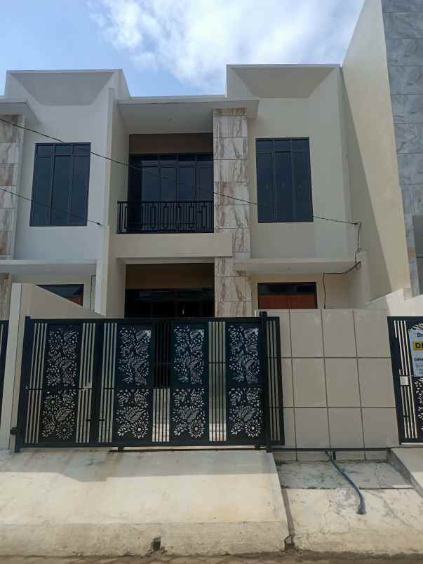 dijual rumah kota harapan indah bekasi
