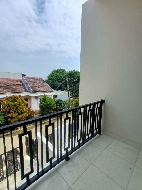 dijual rumah kota harapan indah bekasi