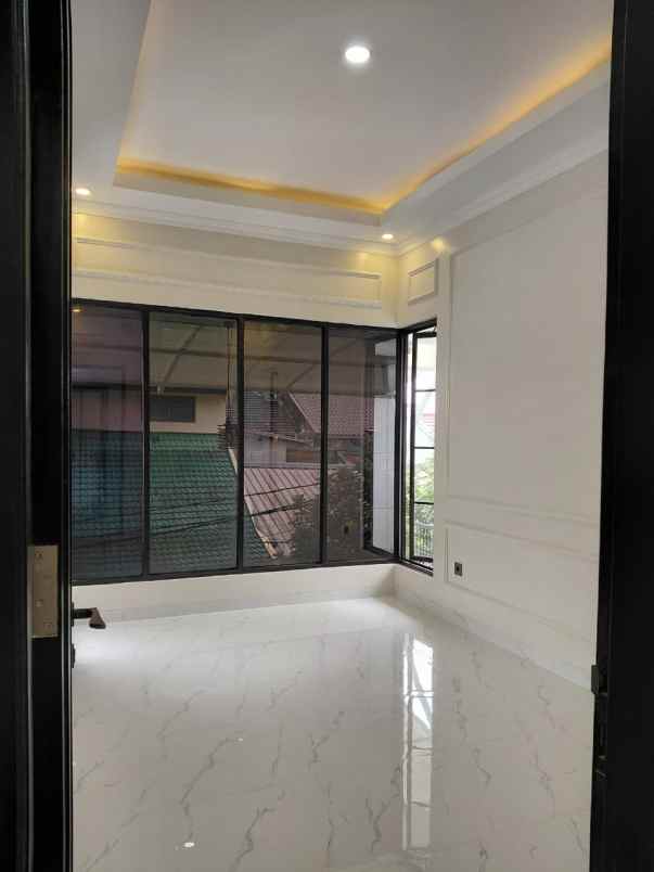 dijual rumah krisan 1 bsd sektor 1 5