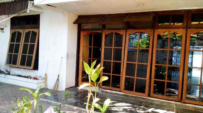 dijual rumah kutisari