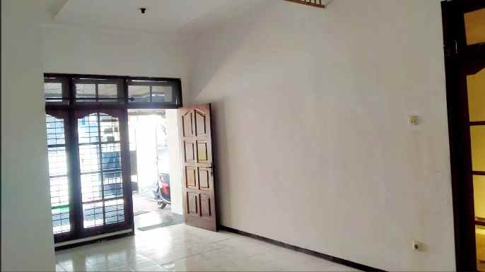 dijual rumah kutisari