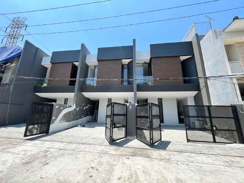 dijual rumah kutisari indah