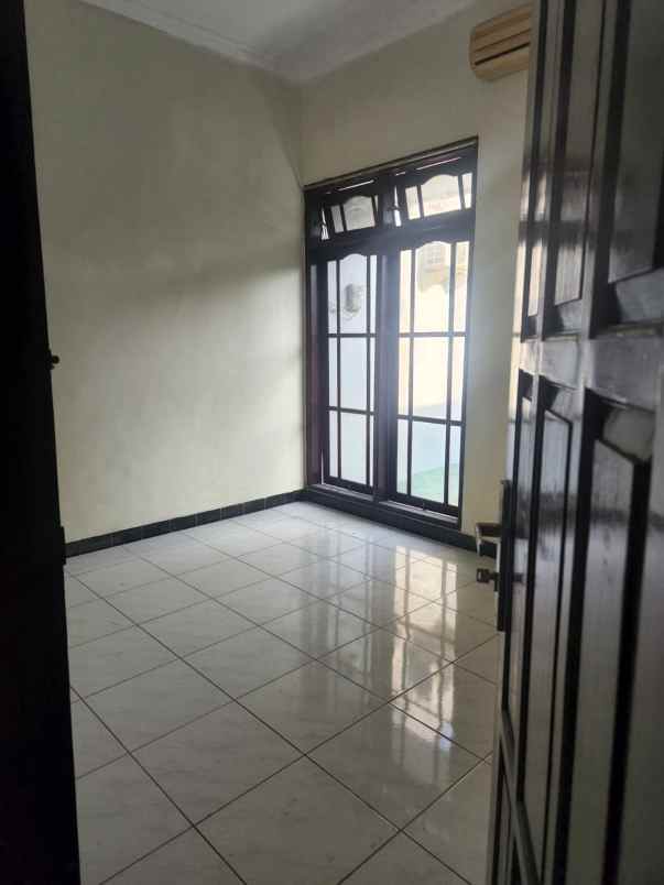 dijual rumah kutisari indah utara surabaya