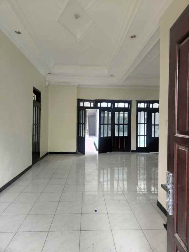 dijual rumah kutisari indah utara surabaya