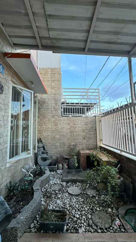 dijual rumah kutisari selatan