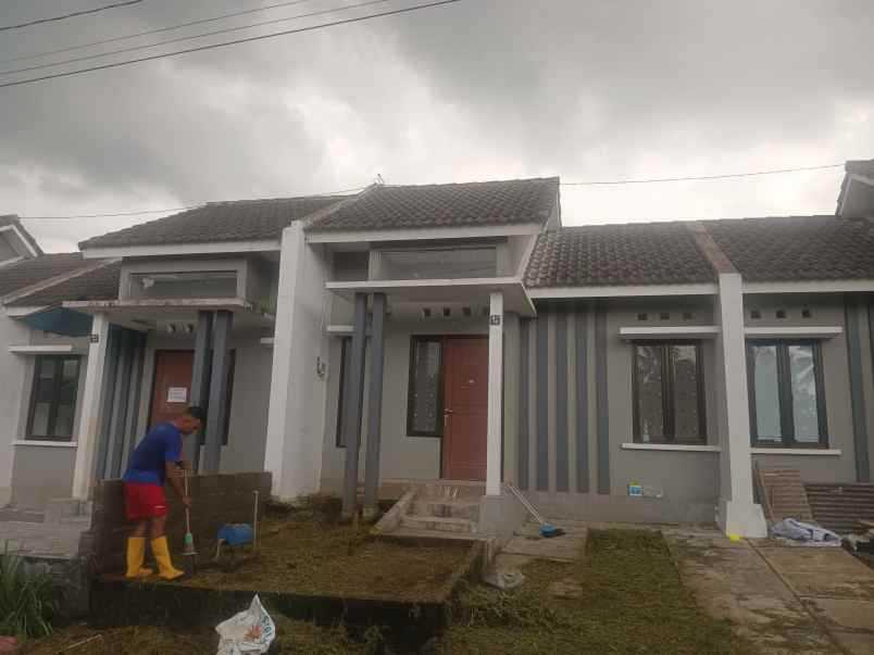 dijual rumah lokasi perumahan kepanjen malang