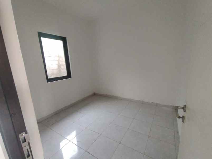 dijual rumah lokasi perumahan kepanjen malang
