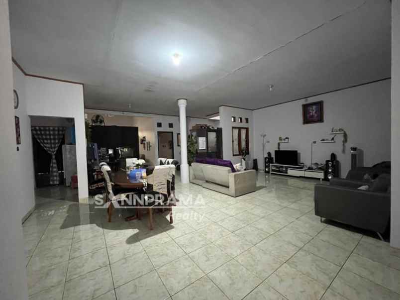 dijual rumah luas asri di mekarjaya depok