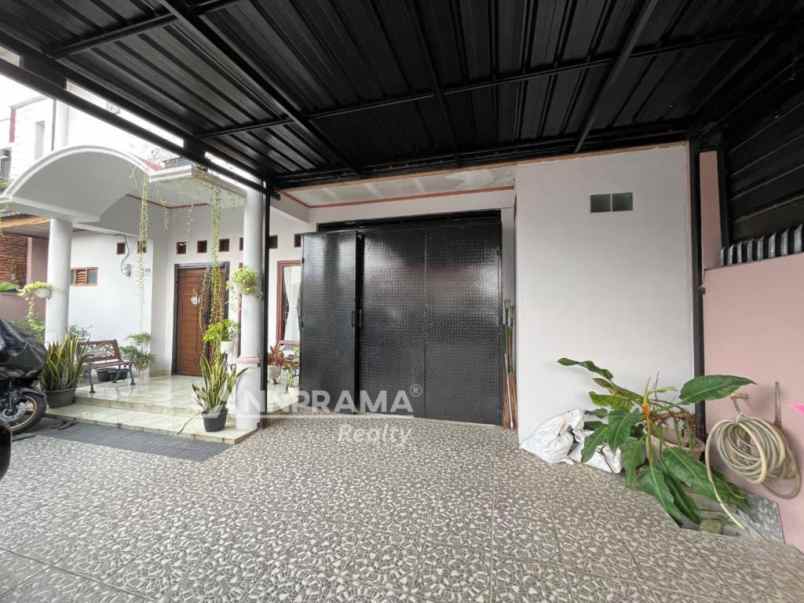 dijual rumah luas asri di mekarjaya depok