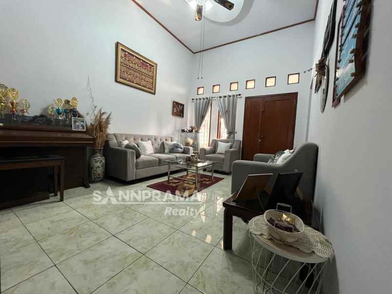 dijual rumah luas asri di mekarjaya depok