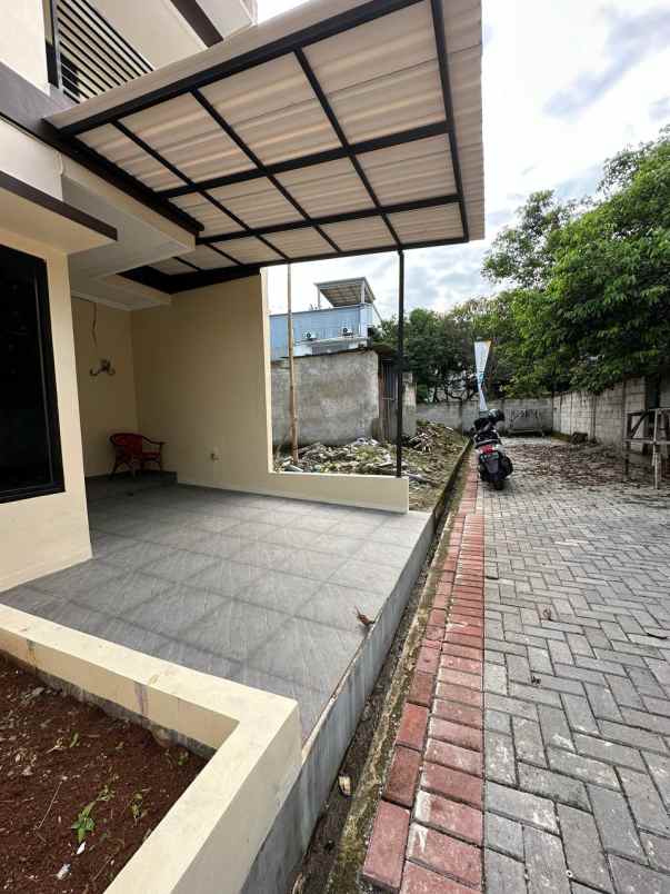 dijual rumah lubang buaya